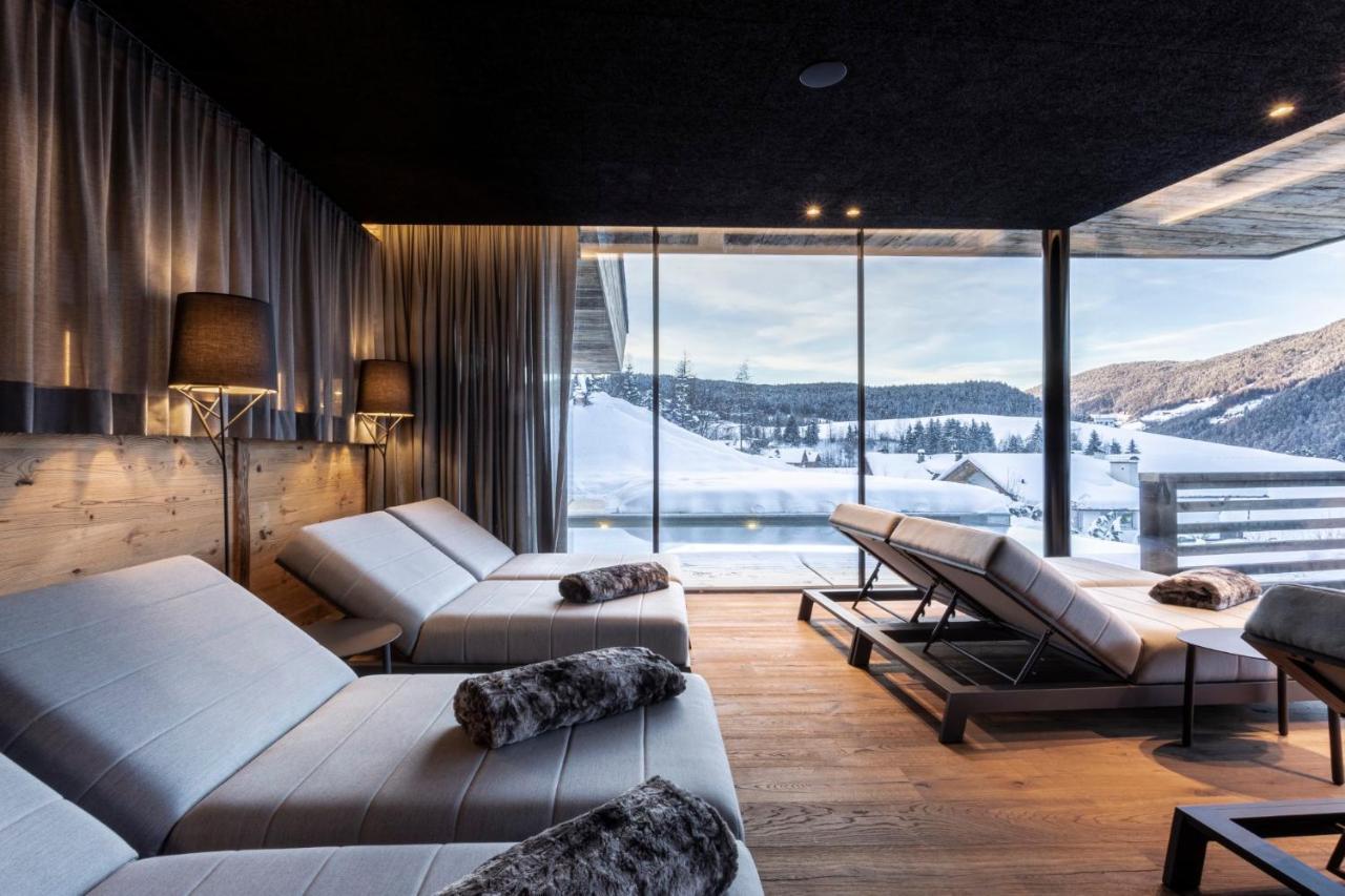 Hotel Niblea Dolomites Ortisei Exterior photo