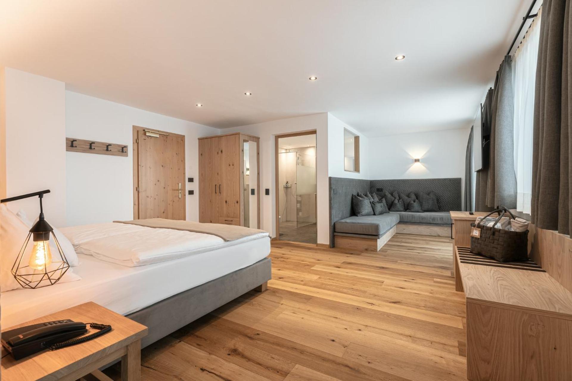 Hotel Niblea Dolomites Ortisei Exterior photo