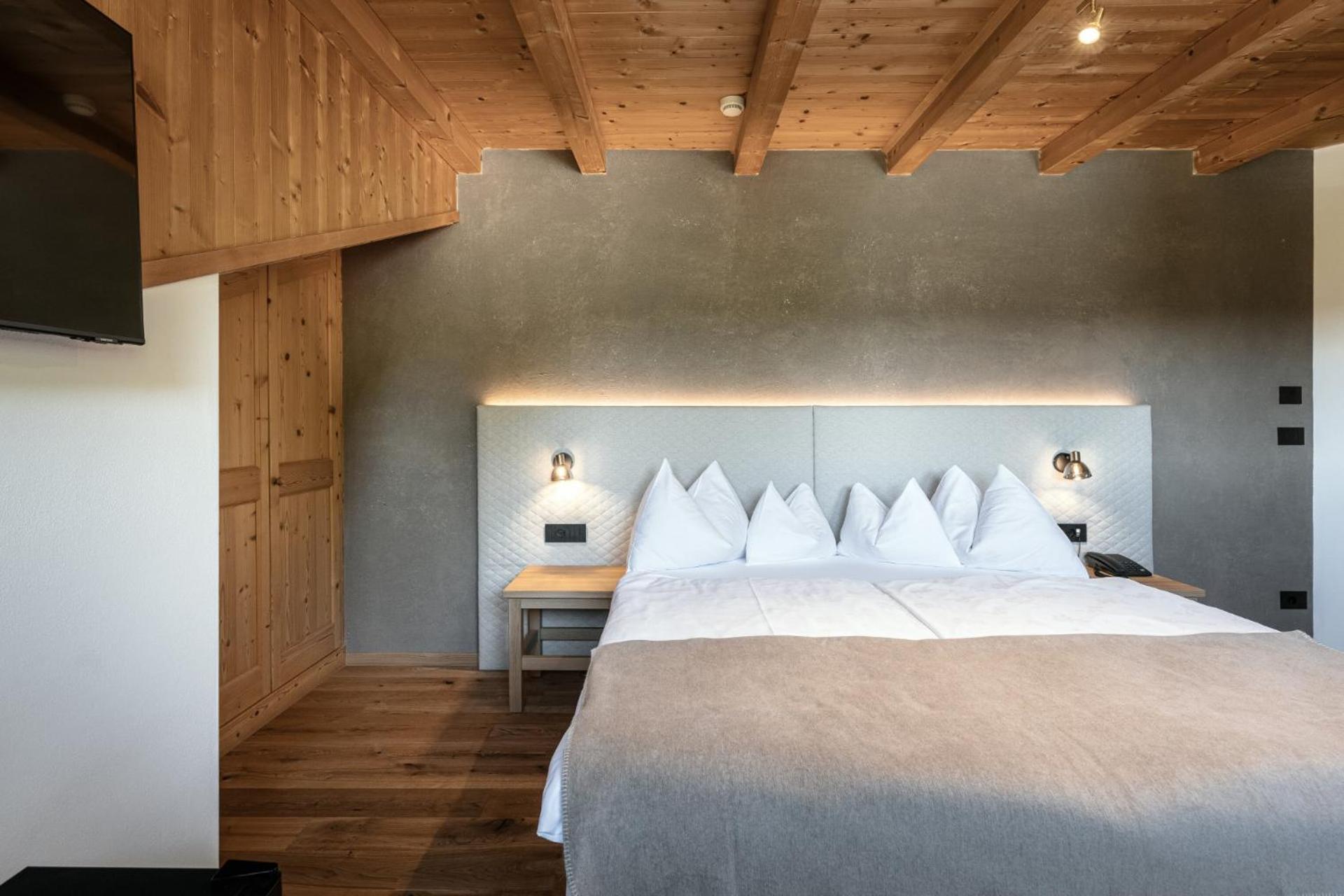Hotel Niblea Dolomites Ortisei Exterior photo