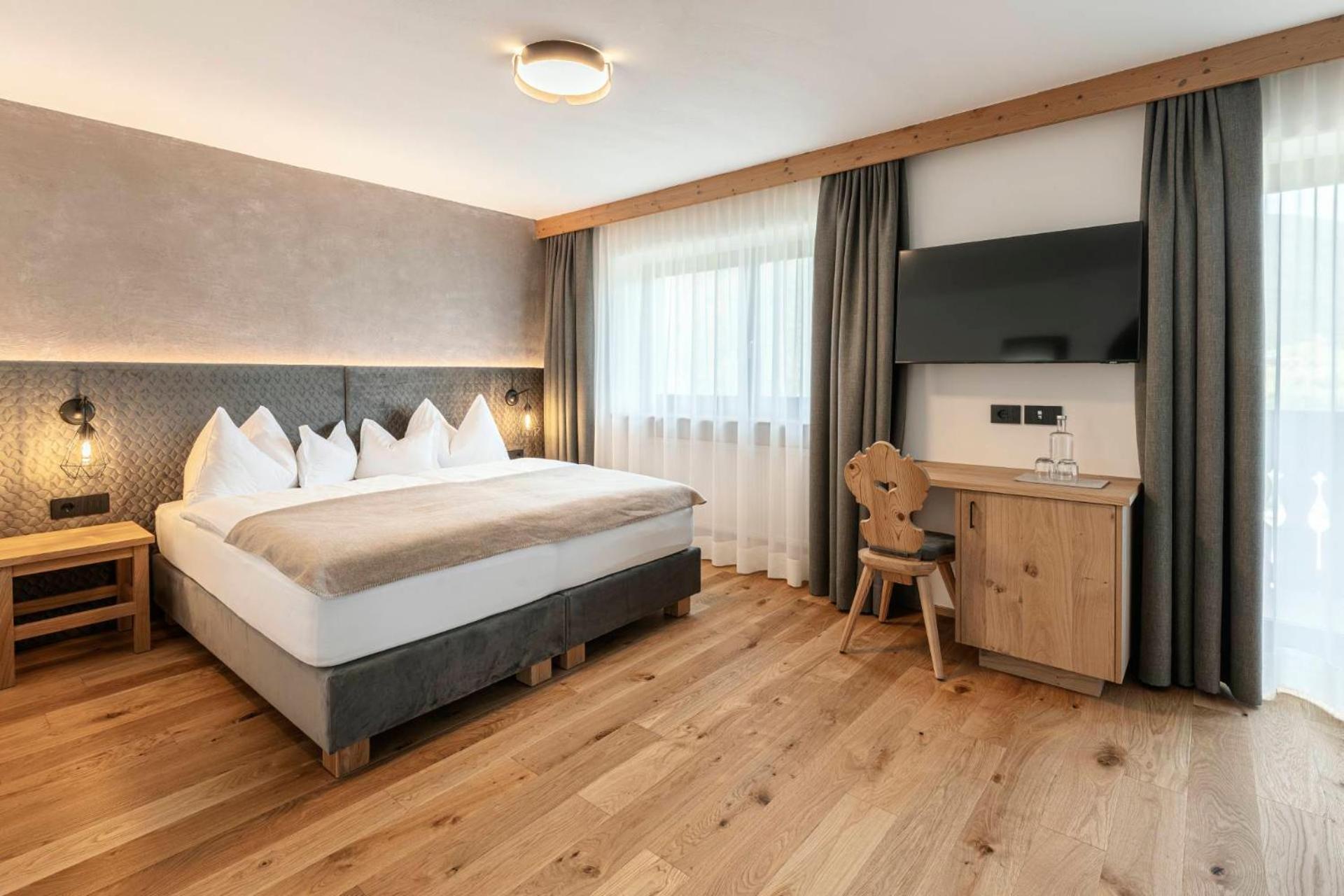 Hotel Niblea Dolomites Ortisei Exterior photo